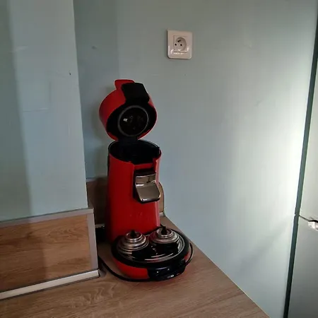 شقة : Pour 4, Clim, Balcon - Fr-1-309-228 *